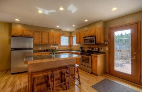 Deadwood Casa | Aces and Eights Lodge