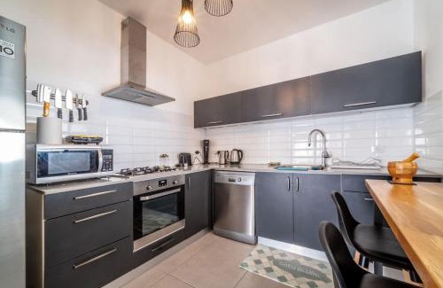 Nahariya Apartamento | Achziv Beach Haven 3BR Apartment by Sea N' Rent