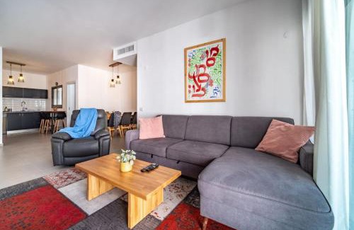 Nahariya Apartamento | Achziv Beach Haven 3BR Apartment by Sea N' Rent