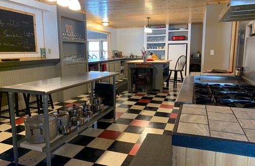 Hayward Casa | Ackwood Lodge - The Lodge, LARGE, Private Lakeshore Estate. Perfect for Family Reunions