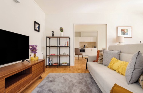 Uniao de Freguesias do Centro Apartamento | Acm014 Spacious 2BR Duplex in the Ground Floor