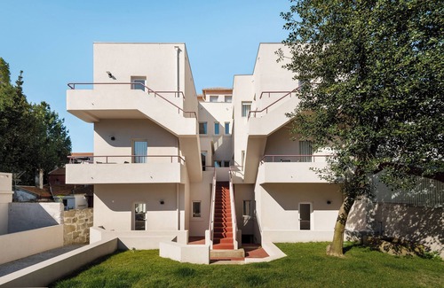 Uniao de Freguesias do Centro Apartamento | Acm014 Spacious 2BR Duplex in the Ground Floor
