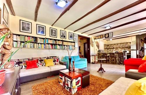 Cuenca Casa | Acogedora cabaña de 2hab, 2bañ y BBQ, garajes, WiFi