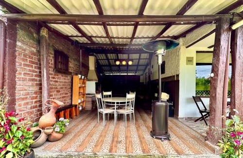 Cuenca Casa | Acogedora cabaña de 2hab, 2bañ y BBQ, garajes, WiFi