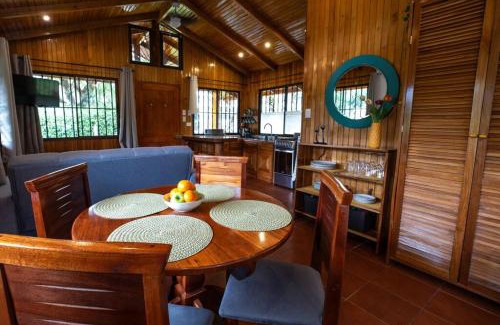 Jacó Chalet De Esquí | Acogedora cabaña Playa Hermosa Naturaleza y Surf