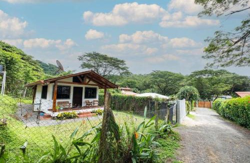 Jacó Chalet De Esquí | Acogedora cabaña Playa Hermosa Naturaleza y Surf