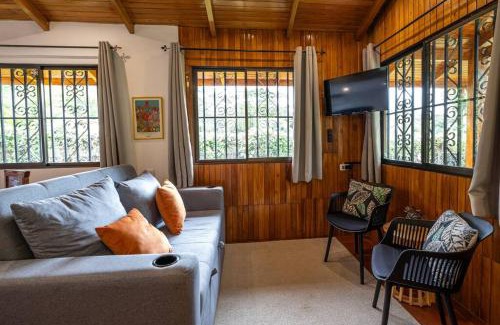 Jacó Chalet De Esquí | Acogedora cabaña Playa Hermosa Naturaleza y Surf