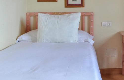 Zarzuela del Monte Apartamento | Acogedora casa con verde jardín by CABANA Rentals