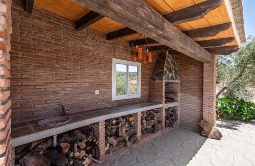 Sayalonga Casa | Acogedora Villa Con Piscina, Barbacoa, Chimenea y Vistas a La Sierra