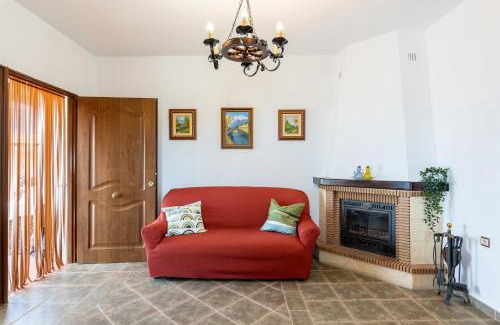 Sayalonga Casa | Acogedora Villa Con Piscina, Barbacoa, Chimenea y Vistas a La Sierra