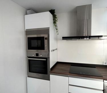 Serra Casa | Acogedora y moderna casa en pueblo