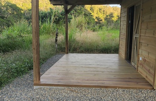 San Isidro de El General Cabaña | Acogedoras cabañas de madera Oso Perezoso, listas para su descanso en el campo.