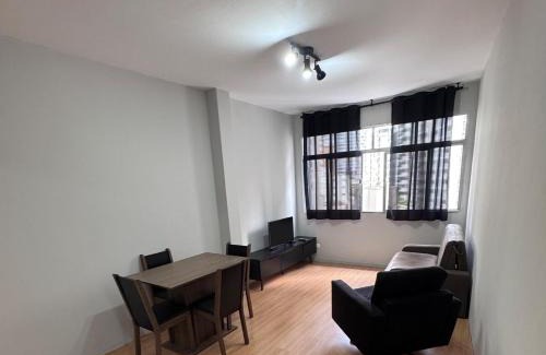 Gonzaga Apartamento | Aconchegante Apto a uma quadra da praia no Gonzaga