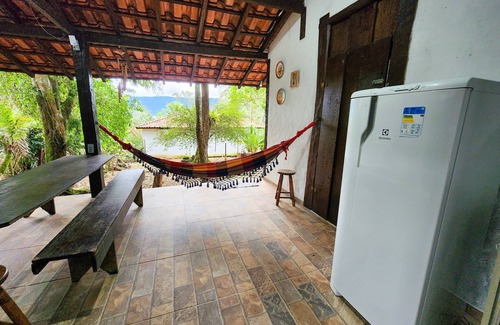 Ilhabela Chalet De Esquí | Aconchegante Chalé Cercado de Natureza ao Lado da Cachoeira do Paquetá