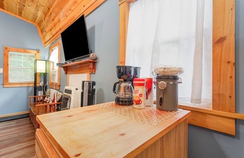 Logan Cabina | Acorn Cottage at Hocking Vacations