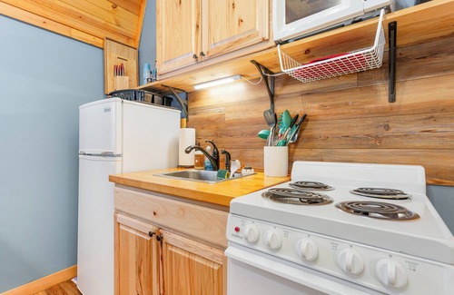 Logan Cabina | Acorn Cottage at Hocking Vacations