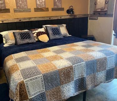 Canton Casa | Acorn Hideaways Canton Rustic Old West Frontier Suite