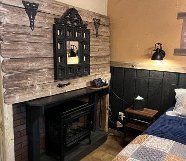 Canton Casa | Acorn Hideaways Canton Rustic Old West Frontier Suite