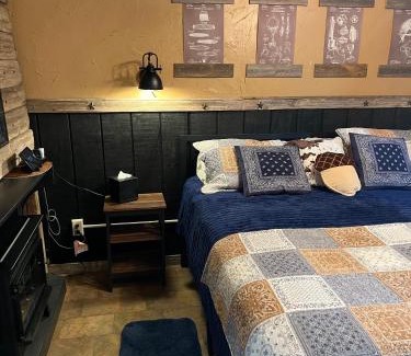 Canton Casa | Acorn Hideaways Canton Rustic Old West Frontier Suite