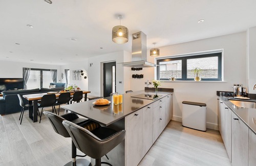 Holworth Cabaña | Acorn House - 8 guests in 4 bedrooms