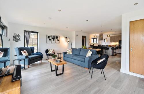 Holworth Casa | Acorn House