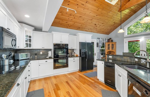 West Alton Casa | Acorn Lodge Lake Winnipesaukee