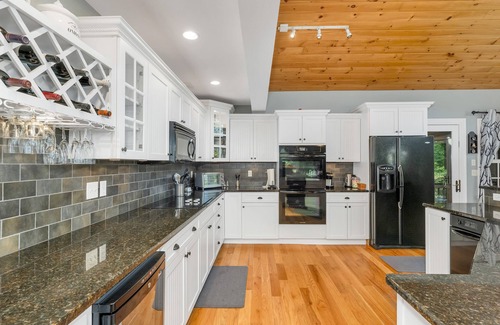 West Alton Casa | Acorn Lodge Lake Winnipesaukee