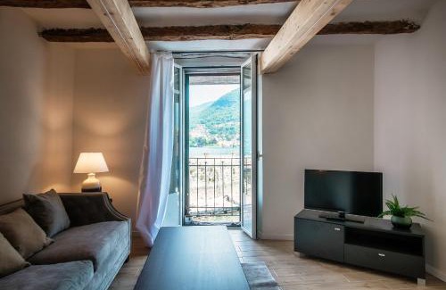 Moltrasio Apartamento | Acqua - by MyHomeinComo