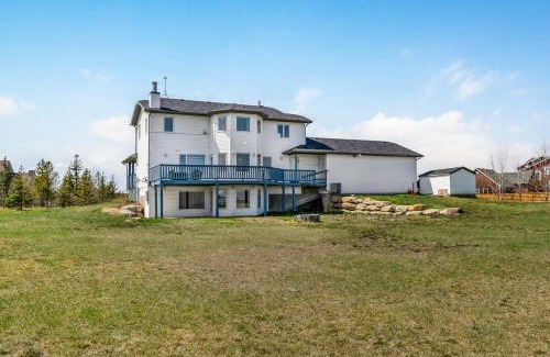 Lyalta Casa | Acreage, 5 bdrm, King Bed, AC, Wood Fireplace, Rural