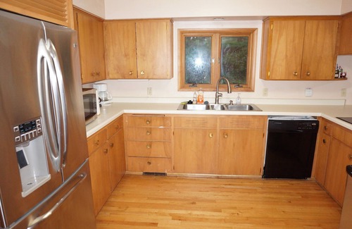 Urbandale Casa | Acreage InTown 4 BR, 2 Bath 3,300 sq ft half house option with gymnasium.