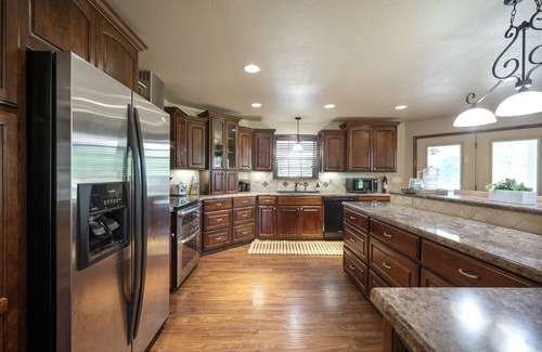 Broken Bow Cabina | Acres BEST GAME Rm Sleeps 8 - 2 acre- Hot tub, Fire Pit