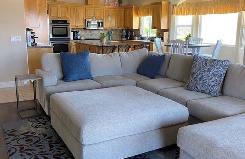 Ramona Casa | Acres of Bliss - A hillside getaway