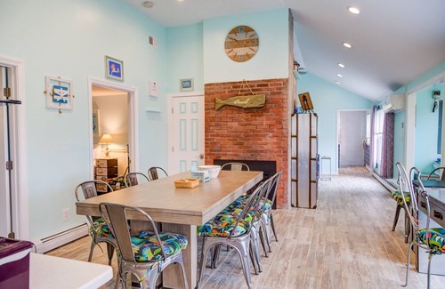 West Hyannisport Casa | Frente a la playa de Craigville, impecable casa de playa recientemente renovada durante todo el año