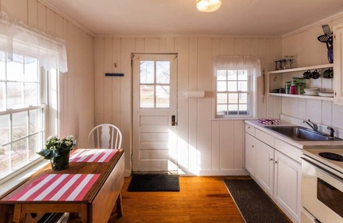 Wellfleet Casa | # 305: ¡Excelente ubicación! Justo enfrente de la playa de Mayo y a corta distancia del centro de la ciudad!