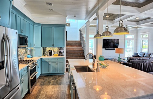 Crystal Shores Casa | Del 8 al 15 de junio MEDIA PRECIO: píldora para enfriar TODO NUEVO, MESA DE PISCINA, * Servicio de silla gratis * 2 SUPs