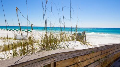 Lullwater Beach Casa | Across Street from Beach - Close to Pier Park - Sleeps 6!