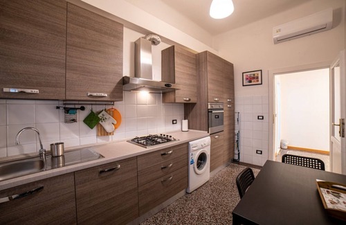Pisa City Centre Apartamento | Across the Arno River, air-conditioned and a stone's throw from downtown!