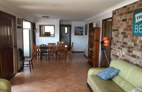 Dalmeny Casa | Across the road from Dalmeny Beach and inlet