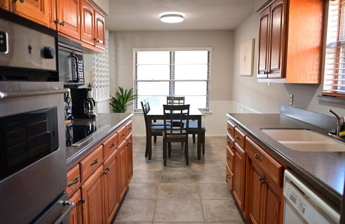 Universal City Casa | Across-the-Street Charmer: Your Next Home Beckons!