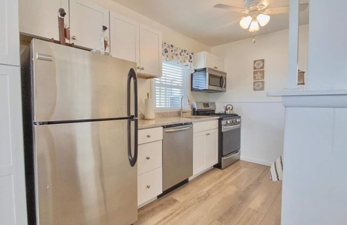 Avalon Condominio | Across the street from the Beach, Neat as a Pin
