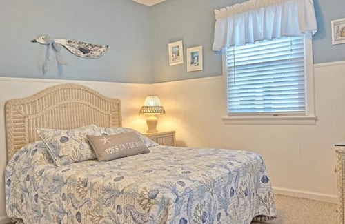 Avalon Condominio | Across the street from the Beach, Neat as a Pin