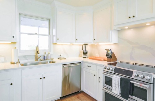 Ocean Point Casa | Across the Street From Quiet Beach; Community Pool w/ Cabana; Fabulous Outdoor Areas!