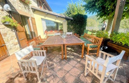 Spoleto Casa | Activities for the sporty Or be a lounge lizard Everything here Sleeps 10