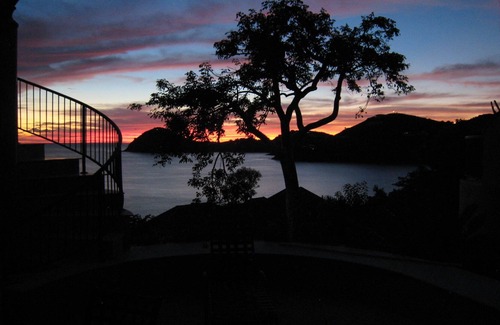 Ditleff Point Villa | Villa frente al mar real - Cuatro King Master Suites iguales