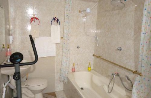 Guayaquil Casa | Acuarela del Rio H#1 Cerca Terminal Terrestre Habitación privada con baño