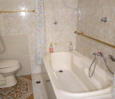 Guayaquil Casa | Acuarela del Rio H#1 Cerca Terminal Terrestre Habitación privada con baño