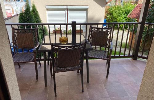 Sarvar Apartamento | Ada Apartman