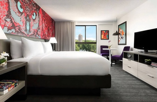 Lower Allston Hotel | ADA Standard King with Tub Room at Studio Allston Hotel
