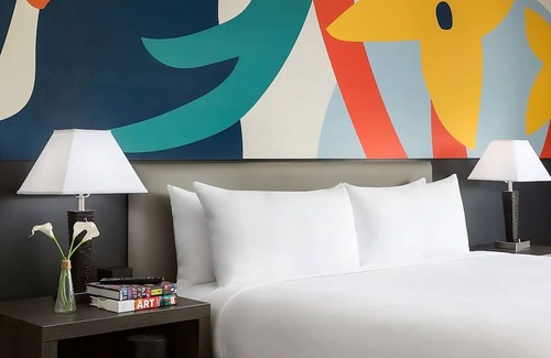 Lower Allston Hotel | ADA Standard King with Tub Room at Studio Allston Hotel
