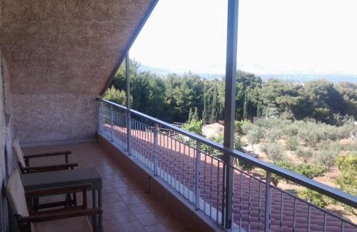 Nea Makri Apartamento | Adam's Farm Loft - Airport shuttle available!